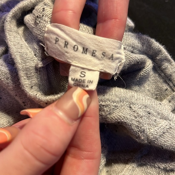 grey sweater crop top - Picture 3 of 3